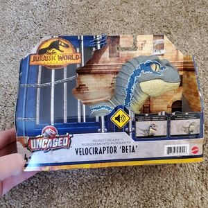Jurassic World Dominion Uncaged Rowdy Roars Velociraptor 'Beta' Toy